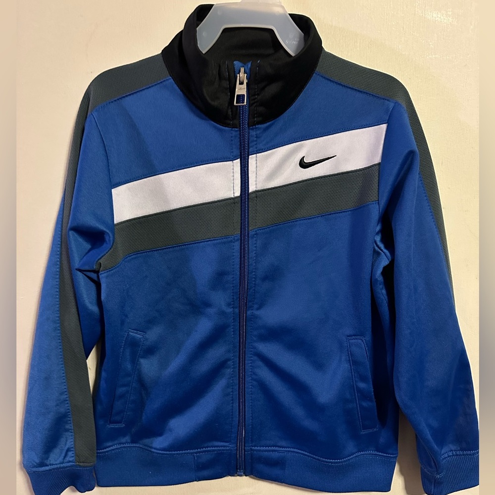 Nike boys size 6 zip up athletic sweater track jacket